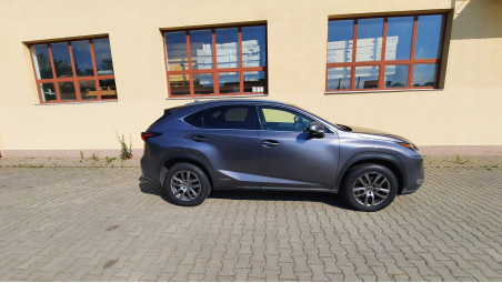 Montage Anhängerkupplung auf Lexus NX300 H
