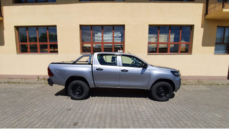 Montage Laderaum-Rollo und Überrollbügel auf Toyota Hilux 2019