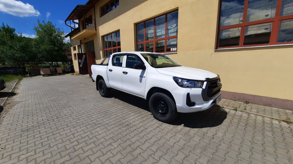 Montage Laderaum-Rollo und Überrollbügel auf Toyota Hilux 2018
