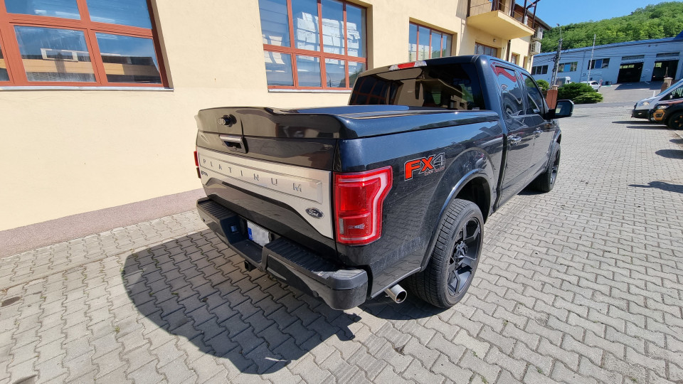 Tonneau Cover, swing cases installed on Ford F150