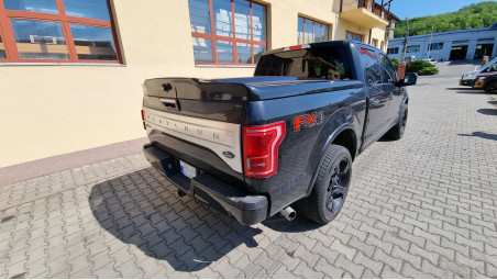 Csomagtartó fedél és segéddobozok beszerelése Ford F150-hez