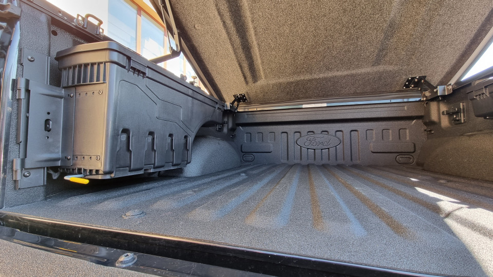 Tonneau Cover, swing cases installed on Ford F150