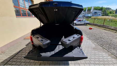 Csomagtartó fedél és segéddobozok beszerelése Ford F150-hez