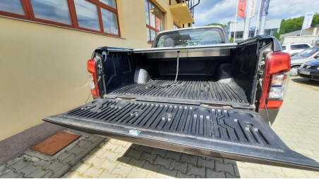 Montage Laderaum-Rollo auf Mitsubishi L200 2020