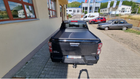 Montage Laderaum-Rollo auf Isuzu D-Max 2019
