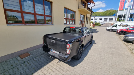 Montage Laderaum-Rollo auf Isuzu D-Max 2019