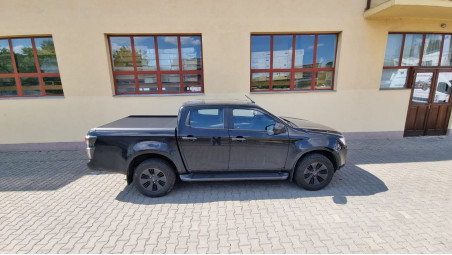 Montage Laderaum-Rollo auf Isuzu D-Max 2019