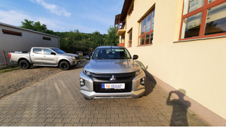 Canopy installed on Mitsubishi L200 2020