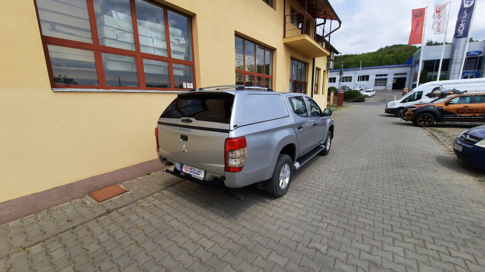 Montage hardtop auf Mitsubishi L200 2020