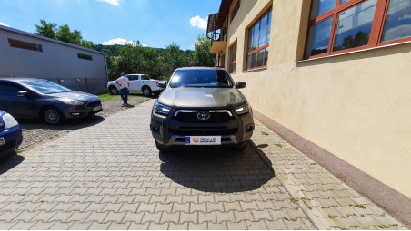 Montage Laderaum-Rollo und Überrollbügel auf Toyota Hilux 2020