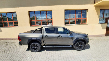Montage Laderaum-Rollo und Überrollbügel auf Toyota Hilux 2020