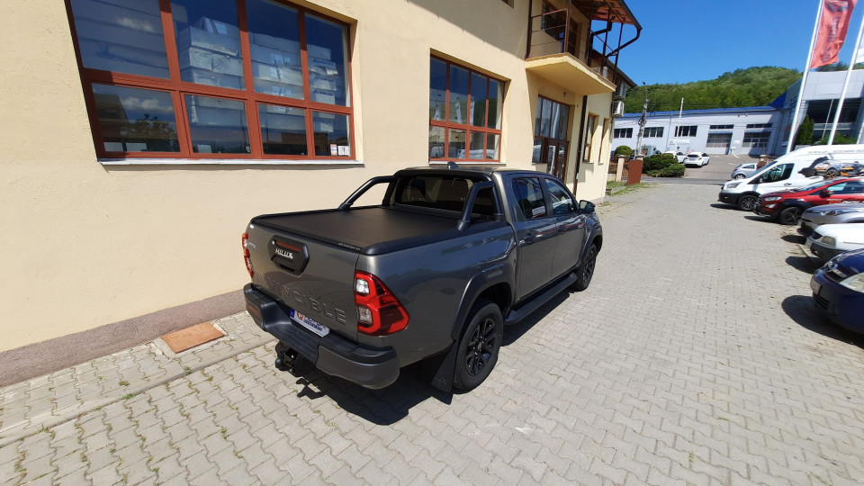 Montage Laderaum-Rollo und Überrollbügel auf Toyota Hilux 2020