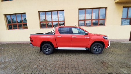 Montage Werkzeugkasten und Frontschutzbügel auf Toyota Hilux 2021