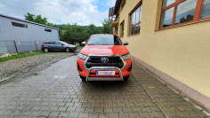 Segéddoboz és csőtartó felszerelése a Toyota Hilux 2021-re
