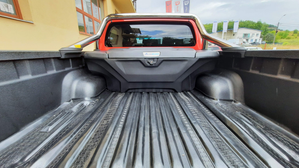 Segéddoboz és csőtartó felszerelése a Toyota Hilux 2021-re