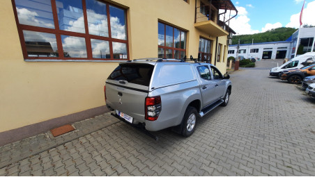 Keménytető és létratartó felszerelése a Mitsubishi L200 2020-ra