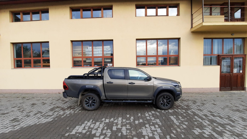 Bukócsőrögzítés, csörlő-csörlő támaszték, sárvédő élvédelem a Toyota Hilux 2021-en