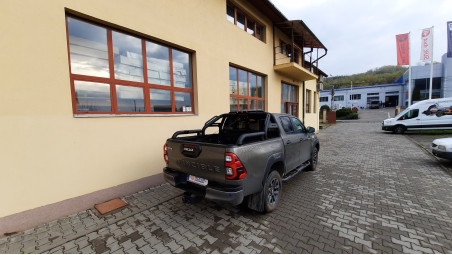 Rollbar, winch, winch plate, rail guard installed on Toyota Hilux 2021