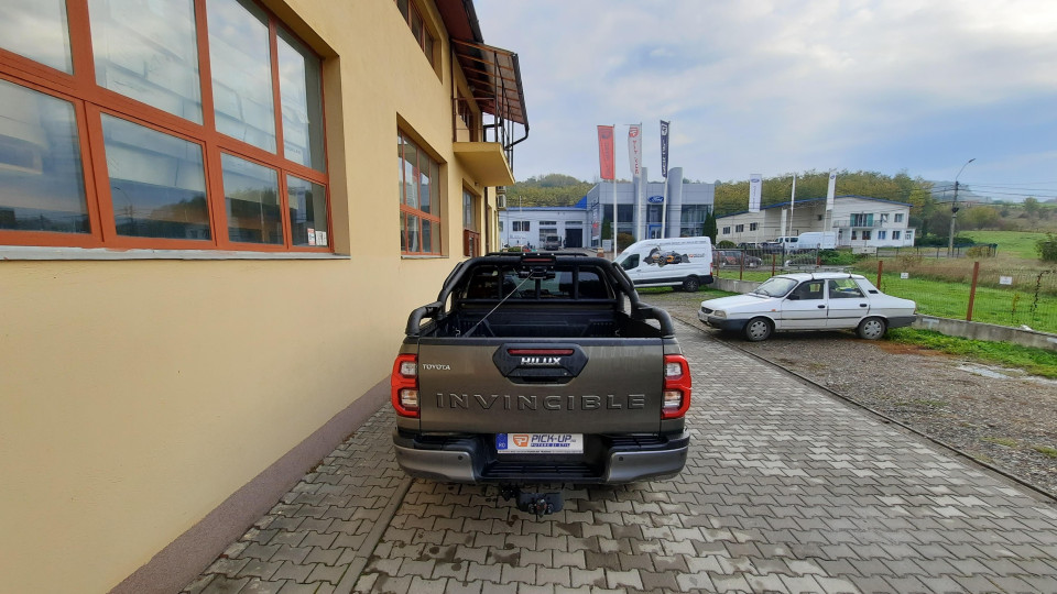 Montage Überrollbügel, Seilwindenhalterung-Seilwinde, Ladeflächen-Kantenschutz auf Toyota Hilux 2021