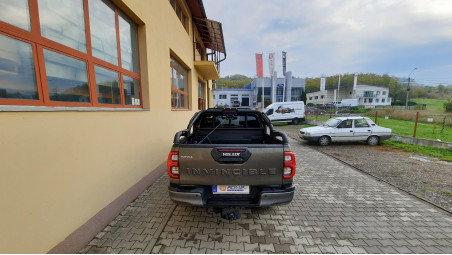 Montage Überrollbügel, Seilwindenhalterung-Seilwinde, Ladeflächen-Kantenschutz auf Toyota Hilux 2021