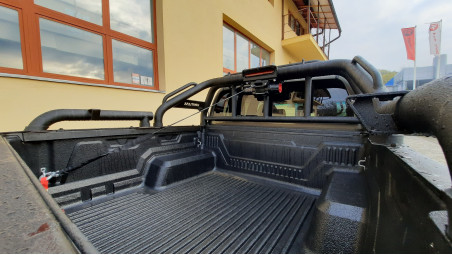 Rollbar, winch, winch plate, rail guard installed on Toyota Hilux 2021