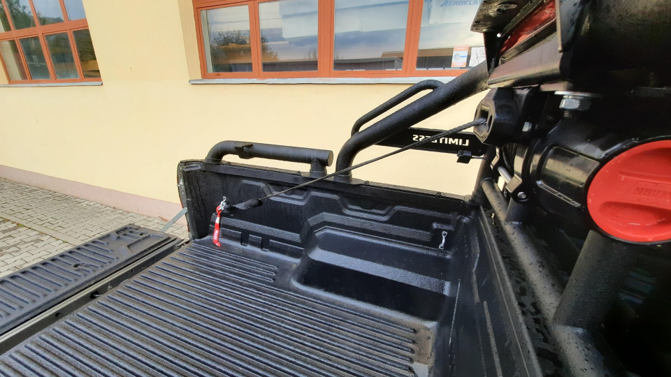 Bukócsőrögzítés, csörlő-csörlő támaszték, sárvédő élvédelem a Toyota Hilux 2021-en