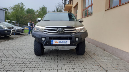 Tonneau cover, fron bumper installed on Toyota Hilux 2019