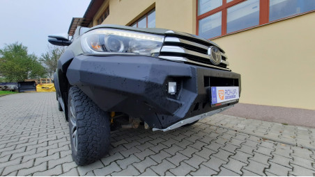 Montage Laderaumabdeckung und Frontbügel auf Toyota Hilux 2019