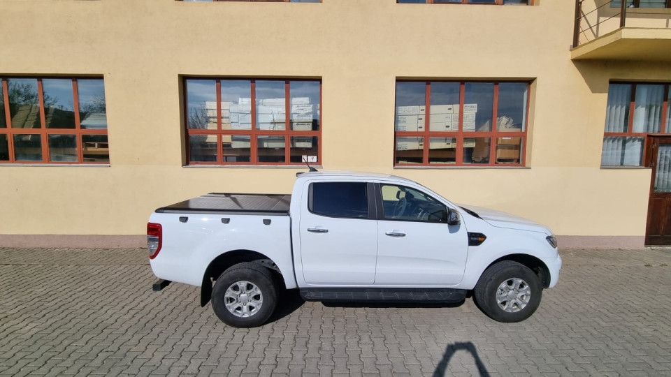 Roll cover installed on Ford Ranger 2019