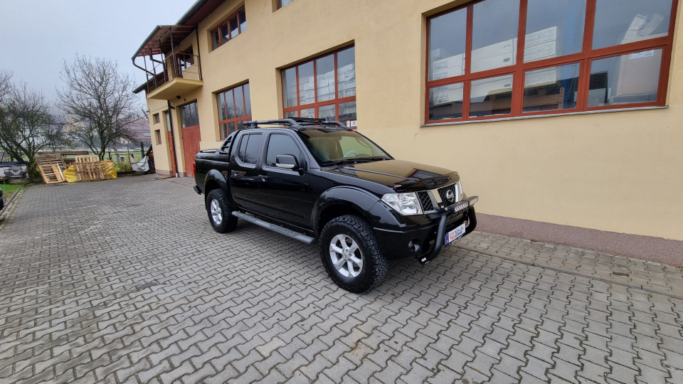 Montage Laderaumabdeckung Typ Abdeckung, Frontschutzbügel, Scheinwerfer auf Nissan Navada D40