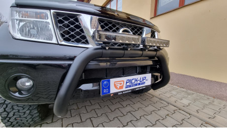 Fedő típusú motorháztető, bukócső, fényvisszaverők felszerelése Nissan Navada D40-re