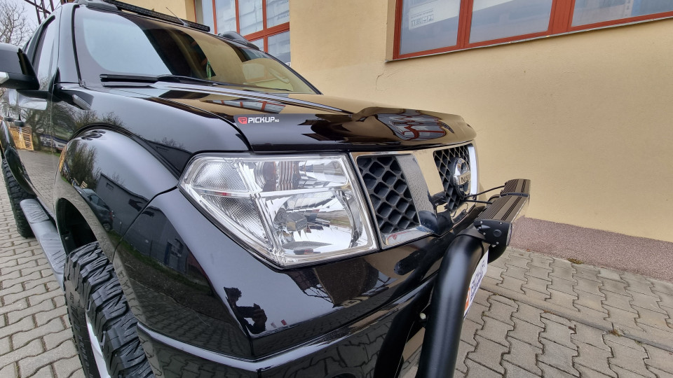Montage Laderaumabdeckung Typ Abdeckung, Frontschutzbügel, Scheinwerfer auf Nissan Navada D40