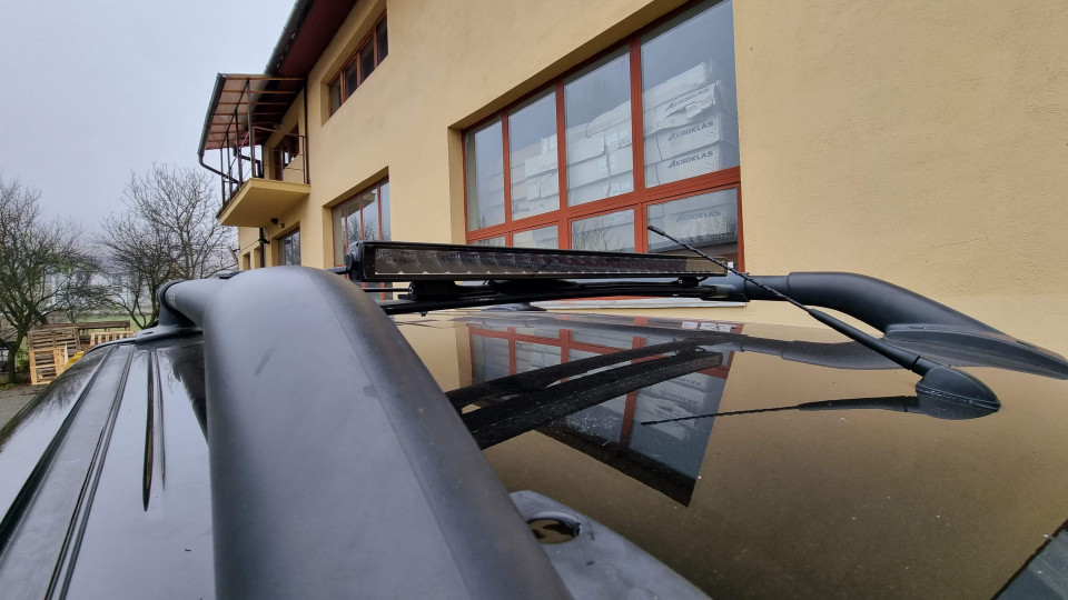 Montage Laderaumabdeckung Typ Abdeckung, Frontschutzbügel, Scheinwerfer auf Nissan Navada D40