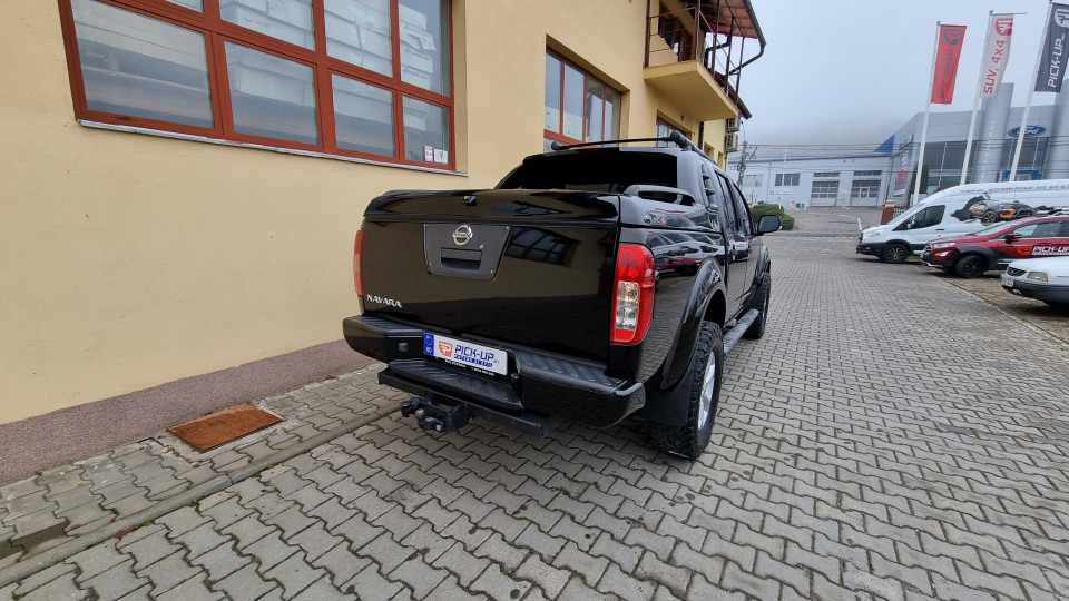 Montage Laderaumabdeckung Typ Abdeckung, Frontschutzbügel, Scheinwerfer auf Nissan Navada D40