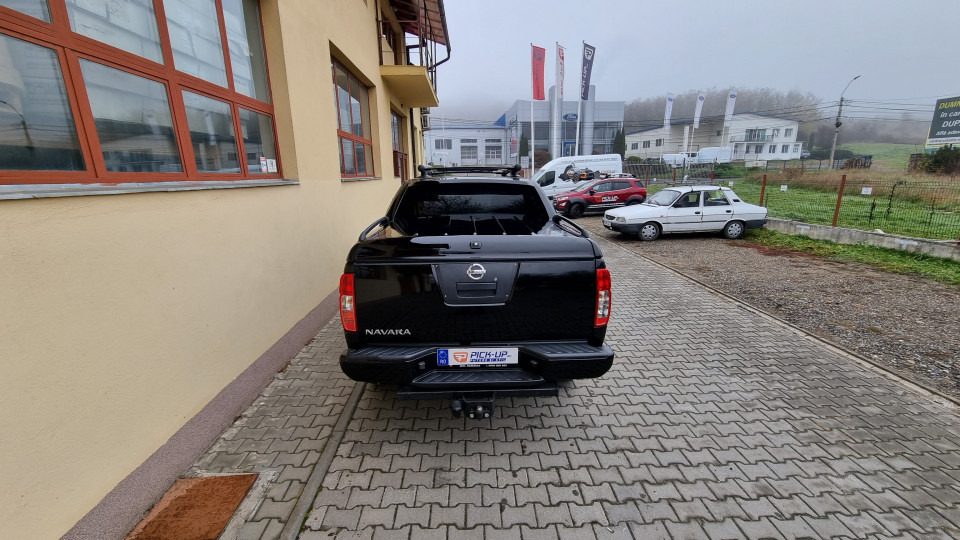 Montage Laderaumabdeckung Typ Abdeckung, Frontschutzbügel, Scheinwerfer auf Nissan Navada D40