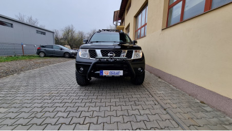 Montage Laderaumabdeckung Typ Abdeckung, Frontschutzbügel, Scheinwerfer auf Nissan Navada D40