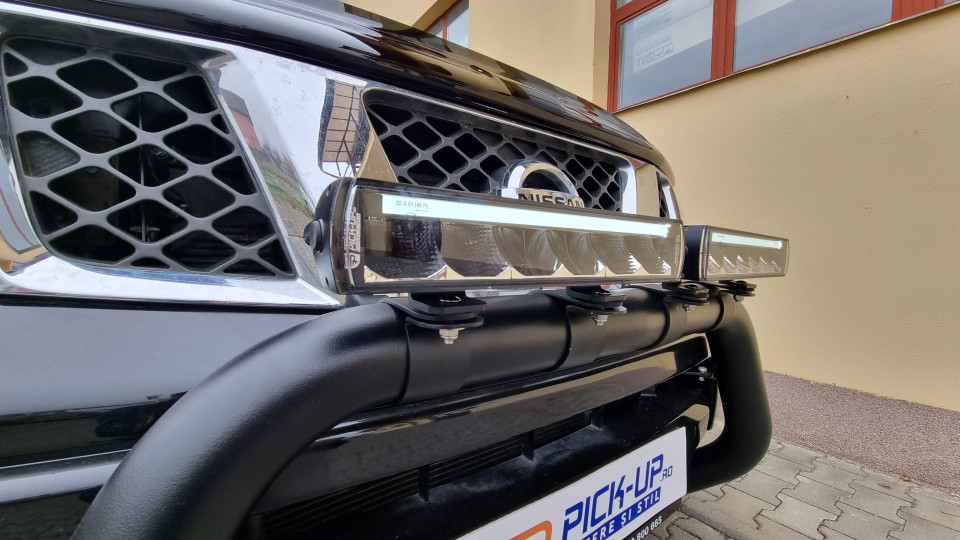 Montage Laderaumabdeckung Typ Abdeckung, Frontschutzbügel, Scheinwerfer auf Nissan Navada D40