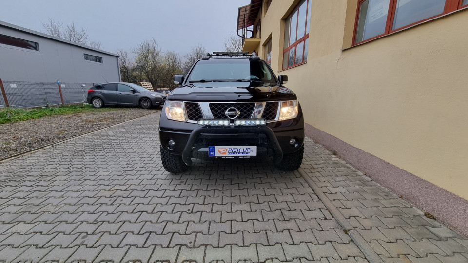 Montage Laderaumabdeckung Typ Abdeckung, Frontschutzbügel, Scheinwerfer auf Nissan Navada D40