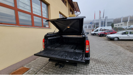 Montage Laderaumabdeckung Typ Abdeckung, Frontschutzbügel, Scheinwerfer auf Nissan Navada D40