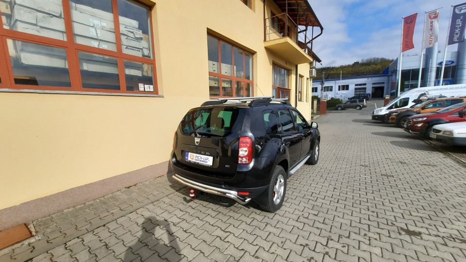 A hátsó lökhárító felszerelése a Dacia Duster 2013-ra