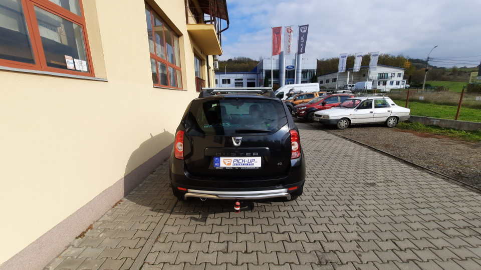 A hátsó lökhárító felszerelése a Dacia Duster 2013-ra