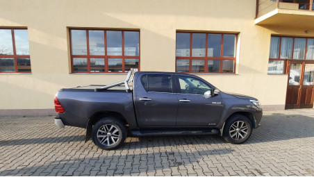 Bukócső felszerelése a Toyota Hilux 2022-re