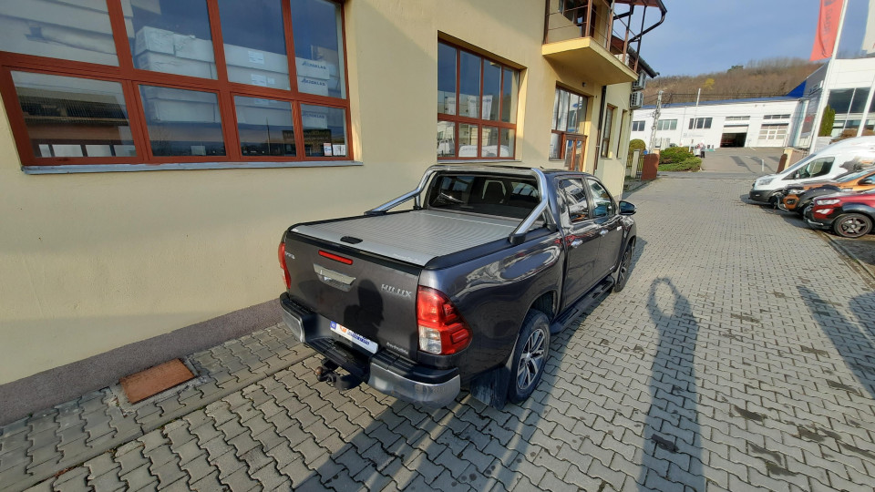 Bukócső felszerelése a Toyota Hilux 2022-re