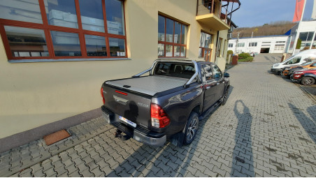 Montage Laderaum-Rollo auf Toyota Hilux 2022