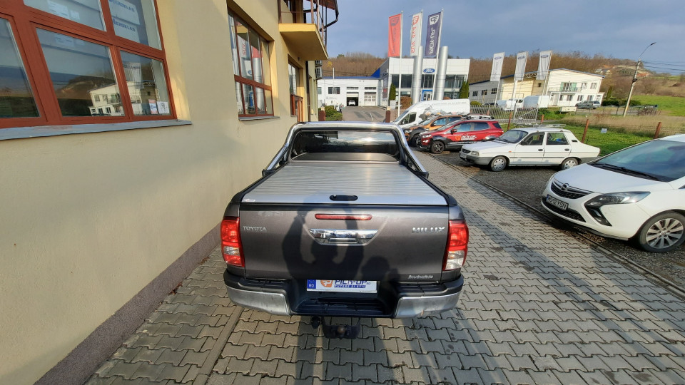 Roll cover installed on Toyota Hilux 2022
