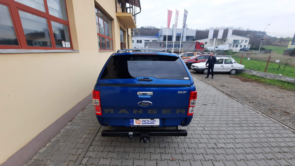 Keménytetős telepítés a 2021-es Ford Rangerre