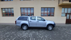 Winch, winch plate installed on Isuzu D-Max 2017