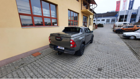Montage Laderaumabdeckung Typ Abdeckung auf Toyota Hilux 2023
