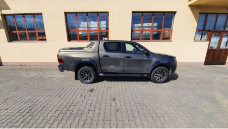 Montage Laderaumabdeckung (Klapp-Typ) auf Toyota Hilux 2023