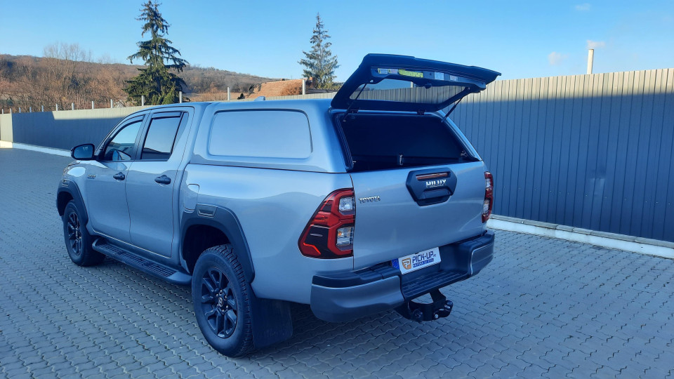Canopy installed on Toyota Hilux 2019